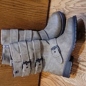 Womens Roxy winter boots, size 7.5. NWOT